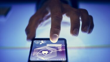 Υποκλοπές: Από αριθμό πολιτικού προσώπου "παγιδεύτηκαν" 11 κινητά