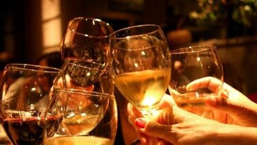 Άλλος ΦΠΑ εντός καταστήματος κι άλλος εκτός!