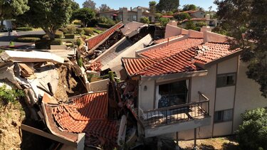 Καλιφόρνια: Ανησυχία για τις μυστηριώδεις κατολισθήσεις που έχουν καταστρέψει δεκάδες σπίτια