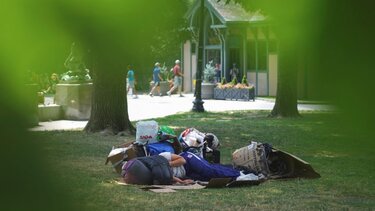 Ανοιχτές κλιματιζόμενες αίθουσες στο Δήμο Ηρακλείου - Υπηρεσίες street work για τους αστέγους