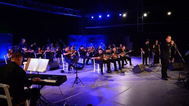 Εντυπωσίασαν, στο κηποθέατρο "Καζαντζάκης", το Μουσικό Σχολείο και ο Β. Ξημέρης