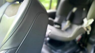 Ελεύθεροι, μέχρι τη δίκη, οι δύο Ιάπωνες που κλείδωσαν το μωρό τους στο αμάξι!