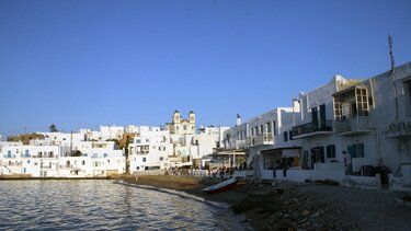 Κλέφτες έσκισαν σίτα και άρπαξαν πάνω από €11.000 από δύο Αμερικανούς