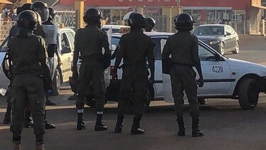 Νιγηρία: Ένοπλοι απήγαγαν τουλάχιστον 280 μαθητές κατά τη διάρκεια επίθεσης σε σχολείο