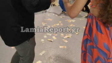 Λαμία: Γέμισε η πίστα με ευρώ πάνω στο τσακίρ κέφι!
