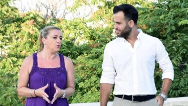 Ο Μιχάλης Φακουρέλης στο πλευρό της M. Καναβάκη!