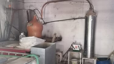 ΣΔΟΕ: Παράνομο αποστακτήριο σε σπίτι στο Ηράκλειο - Φωτογραφίες