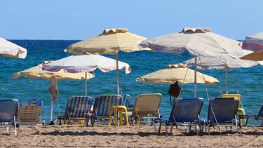 Μπαράζ ελέγχων σε Κρήτη και άλλα νησιά για εκμετάλλευση αιγιαλού - Νέες συλλήψεις στη Νάξο 