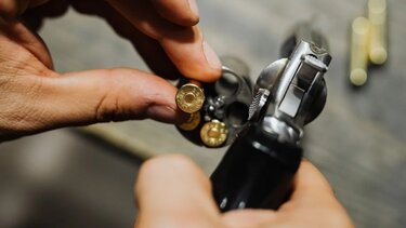 Αυτοτραυματίστηκε και... σκαρφίστηκε ένοπλη ληστεία! 