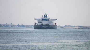 Διώρυγα Σουέζ: Ένας νεκρός από σύγκρουση ρυμουλκού με δεξαμενόπλοιο