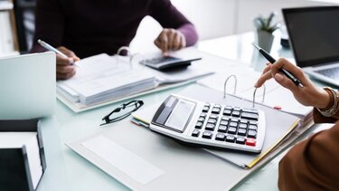 Εφορία: Έρχονται κλιμακωτές εκπτώσεις για εξπρές φορολογικές δηλώσεις και εφάπαξ πληρωμή του φόρου