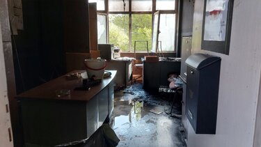 Φωτιά στο Εργατικό Κέντρο: Απομακρύνουν τα καμμένα, κανονικά η λειτουργία του 