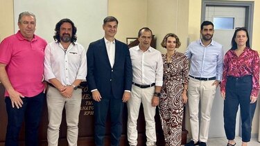 Επί τάπητος τα ζητήματα των φοροτεχνικών στη συνάντηση με τον Χ. Θεοχάρη