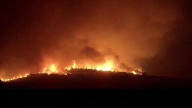 Αλεξανδρούπολη: Έξω από τον οικισμό της Συκορράχης η φωτιά 