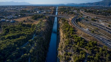 Ισθμός της Κορίνθου: Εντοπίστηκε νεκρός στο κανάλι νεαρός άνδρας