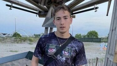 21χρονος Ολλανδός σκότωσε τον πατέρα και τον φίλο του – Βρέθηκε γυμνός έξω από εκκλησία