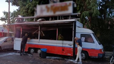 Στις φλόγες τυλίχθηκε καντίνα στην παραλιακή του Ηρακλείου - Δείτε φωτογραφίες