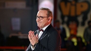 Ο Κέβιν Σπέισι επιστρέφει στο προσκήνιο με βραβείο καριέρας στις Κάννες