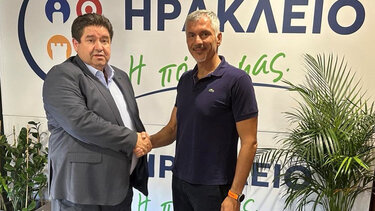 Ο Κωνσταντίνος Κώτης δίπλα στον Μιχάλη Καραμαλάκη 