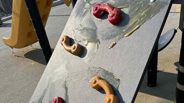 Συνελήφθη 54χρονος για τον βανδαλισμό στη νέα παιδική χαρά- Φωτογραφίες