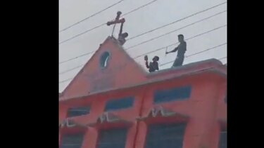 Πακιστάν: Μουσουλμάνοι βανδάλισαν εκκλησίες και σπίτια Χριστιανών 