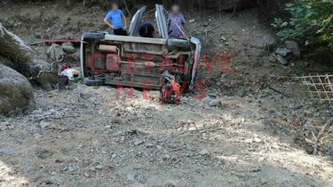 Έπεσε σε χαντάκι 10 μ. με το αυτοκίνητο- Φωτογραφίες από την επιχείρηση διάσωσης