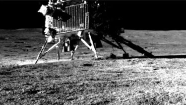 Σκάφος της Κίνας προσσεληνώθηκε στη σκοτεινή πλευρά του φεγγαριού