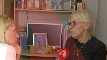 Μητέρα Μιχάλη: "Πήγε να τους προστατέψει και τον μαχαίρωσαν"