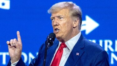 ΗΠΑ: Ο πρώην αντιπρόεδρος Πενς δεν αποκλείει να καταθέσει εναντίον του Ντόναλντ Τραμπ