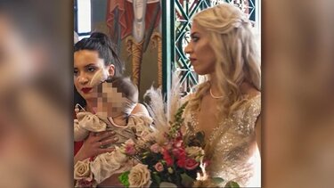 Το επικό λάθος νονάς σε βάφτιση με το όνομα του παιδιού - Βίντεο