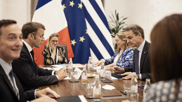Κ. Μητσοτάκης σε Ε. Μακρόν: Η Ελλάδα θα παραμείνει συνεπής στην πολιτική φύλαξης των συνόρων
