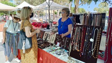 "Παζάρι δεύτερο χέρι- χέρι βοηθείας"