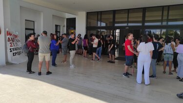 «Μας πληρώνουν με υποτροφίες και… μας τις ζητάνε πίσω»! Δείτε βίντεο