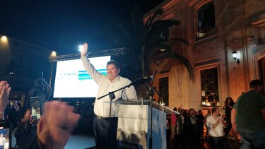 Ηράκλειο: Κοσμοπλημμύρα στην πρώτη ανοιχτή ομιλία Καραμαλάκη - Δείτε βίντεο και φωτογραφίες