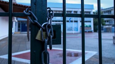 Έρχονται ποινές φυλάκισης χωρίς αναστολή για ταραξίες μαθητές και τους γονείς τους!