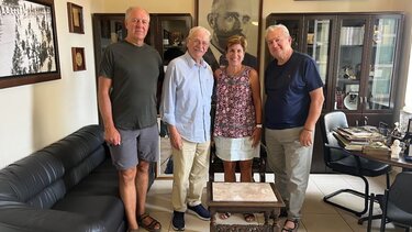 Η νεοεκλεγμένη πρόεδρος της Παγκρητικής Ένωσης Αμερικής στο Εθνικό Ίδρυμα "Ελευθέριος Κ. Βενιζέλος"