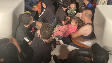 Εντοπισμός και διάσωση 24 ατόμων στη Σάμο - Δείτε βίντεο