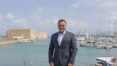 Γιώργος Σφακιανάκης: Με δύναμη από τη θάλασσα, στο ψηφοδέλτιο Καραμαλάκη