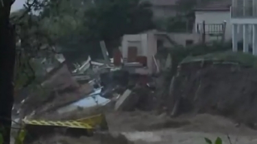 Κακοκαιρία Daniel: Επιχείρηση εκκένωσης στο γηροκομείο Βόλου – Κατέρρευσε πτέρυγα!