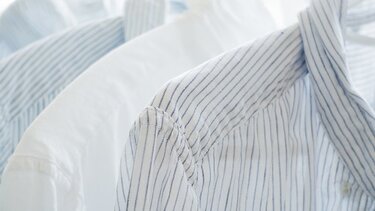 Πώς να μην κιτρινίζουν τα λευκά ρούχα 