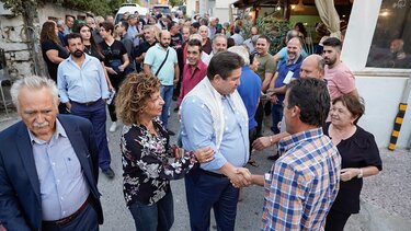 Κατάμεστες οι πλατείες σε Άγιο Σύλλα, Άγιο Βλάση και Σκαλάνι για τον Μιχάλη Καραμαλάκη