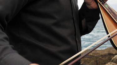 Σε νέα απολογία καλείται για διακίνηση πορνογραφικού υλικού ο 66χρονος λυράρης