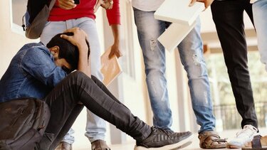 Παραβατικότητα ανηλίκων: Εγκλεισμός για οποιοδήποτε κακούργημα, μετά τα 15