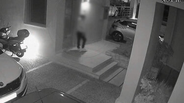 Παρέα ανηλίκων έχει κάνει άνω - κάτω μια γειτονιά