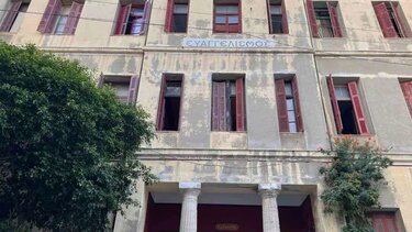 Ευαγγελισμός: Με άδεια του Πρύτανη, οι 10 συλληφθέντες πήραν τα πράγματά τους από το κτήριο