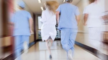 Ξυλοδαρμό γυναίκας γιατρού στο Παίδων Αγία Σοφία καταγγέλλει η ΟΕΝΓΕ