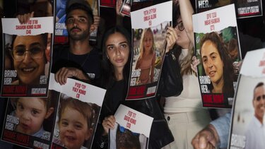 «Φέρτε τους στο σπίτι»: Σε απόγνωση οι συγγενείς των ομήρων της Χαμάς 
