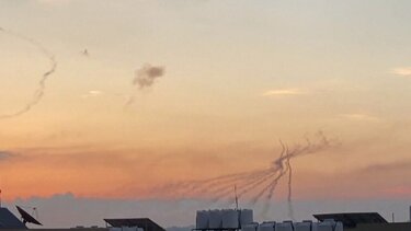 Μαλί: Πυρά και εκρήξεις ακούγονται από το πρωί στην πρωτεύουσα Μπαμακό