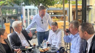 Το πρωτο τετ-α-τετ Καλοκαιρινού - Ανδρουλάκη!