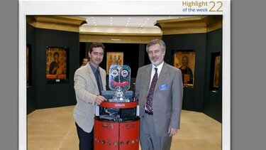 Ο Στέλιος Ορφανουδάκης, ένα ρομπότ και μία επέτειος